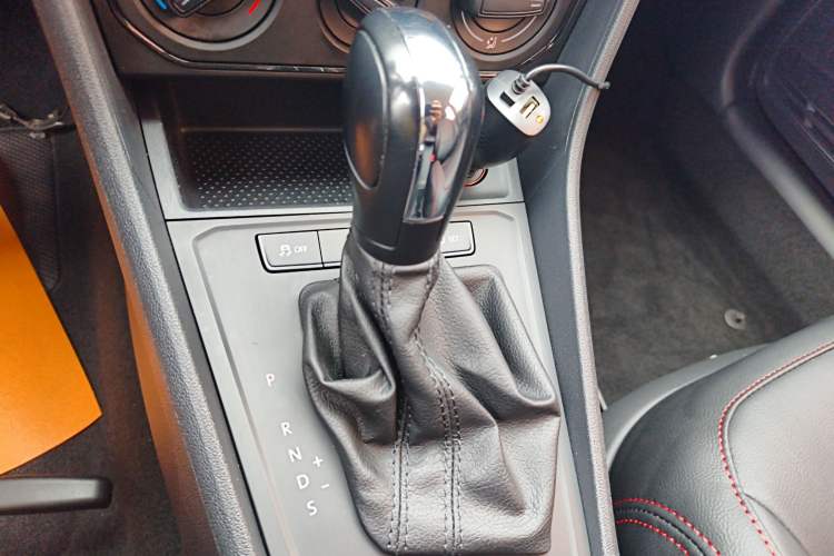 Used Volkswagen Lavida 2017 1.6L Automatic Fashion Edition Gear Lever