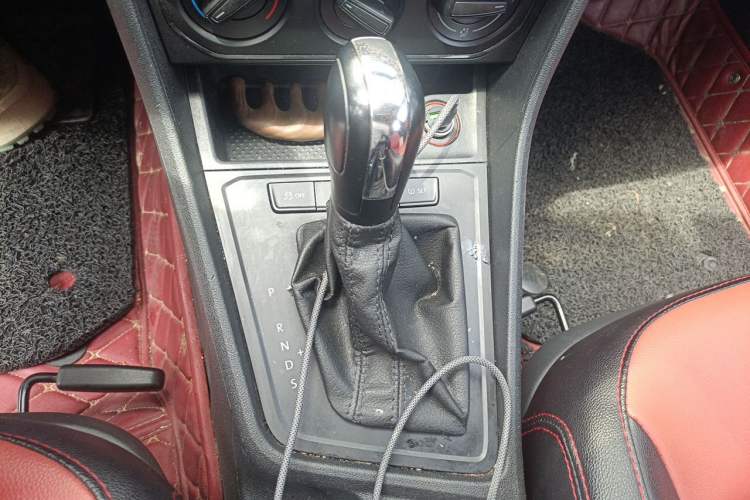 Used Volkswagen Lavida 2017 1.6L Automatic Fashion Edition Gear Lever