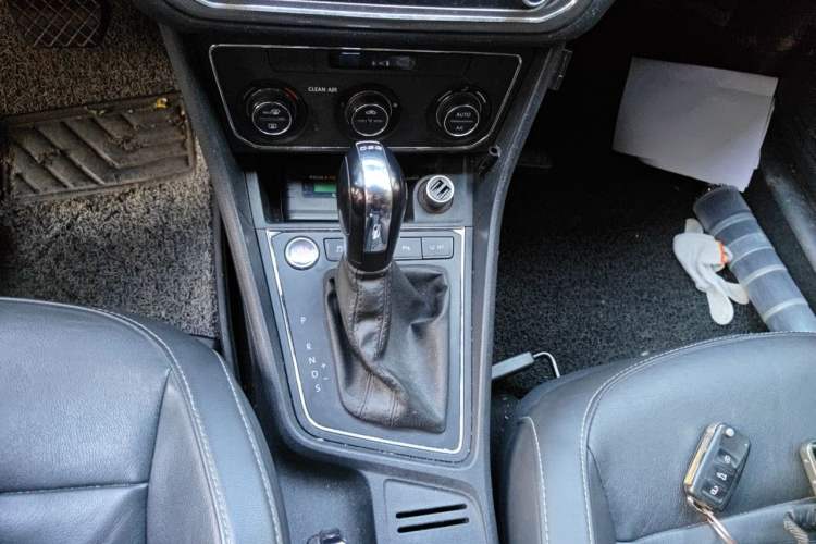Used Volkswagen Lavida 2017 230TSI DSG Comfort Edition Gear Lever