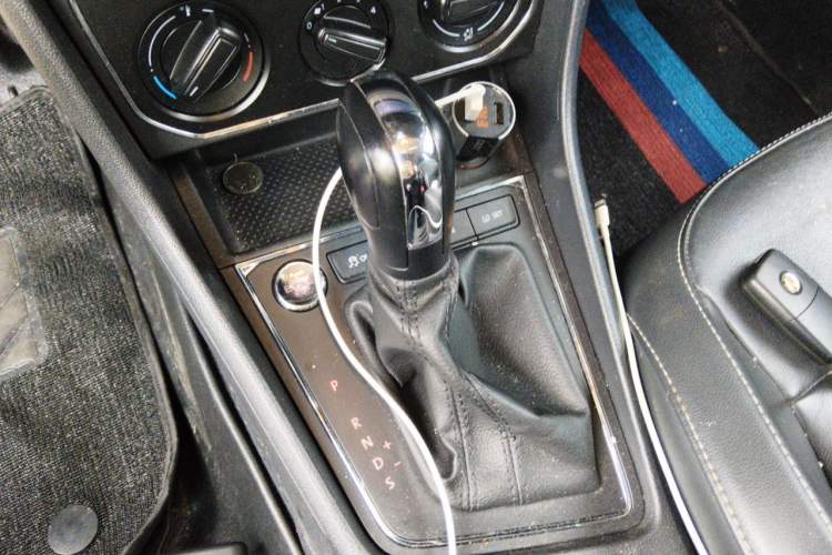 Used Volkswagen Lavida 2017 1.6L Automatic Comfort Edition Gear Lever