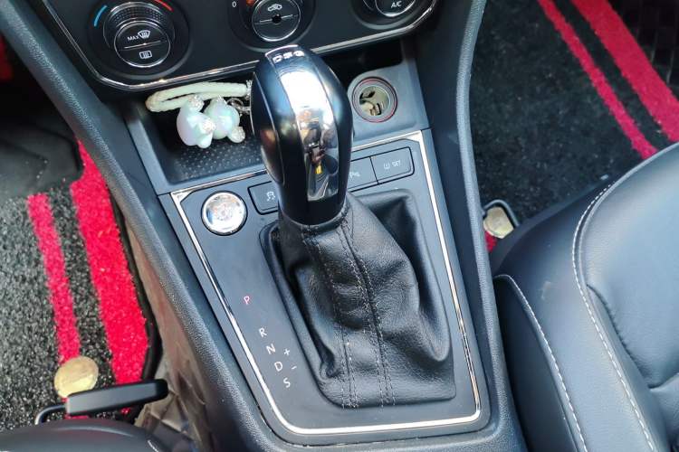Used Volkswagen Lavida 2017 230TSI DSG Comfort Edition Gear Lever