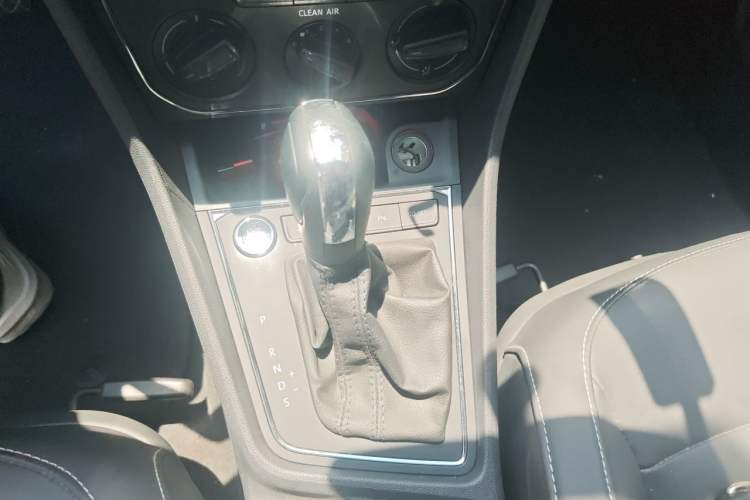Used Volkswagen Lavida 2017 1.6L Automatic Comfort Edition Gear Lever