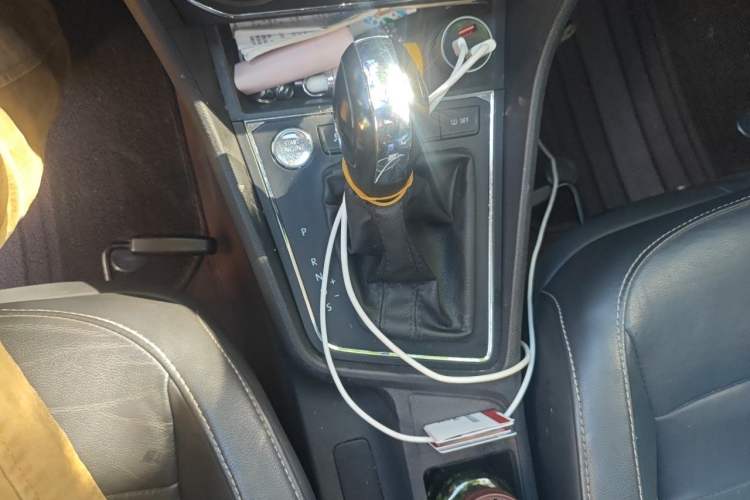 Used Volkswagen Lavida 2017 1.6L Automatic Comfort Edition Gear Lever