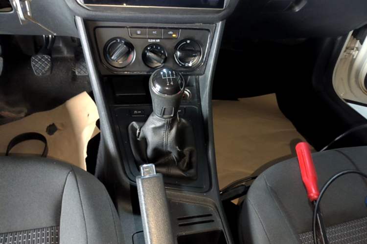 Used Volkswagen Lavida 2017 1.6L Manual Fashion Edition Gear Lever