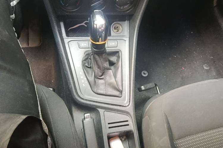 Used Volkswagen Lavida 2017 1.6L Automatic Fashion Edition Gear Lever