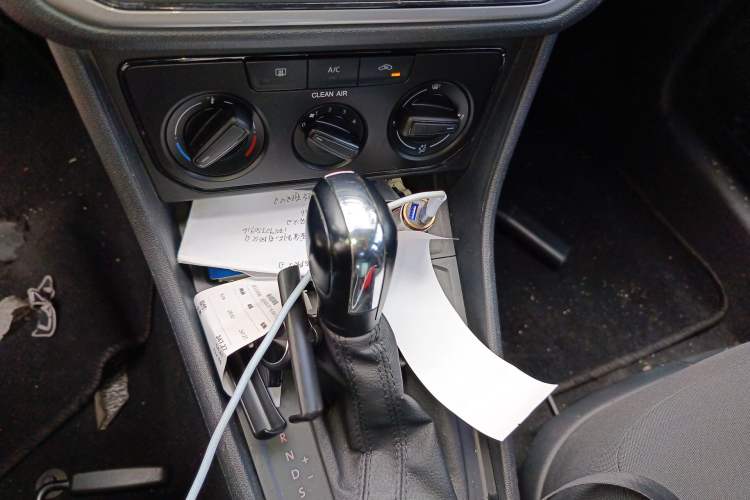 Used Volkswagen Lavida 2017 1.6L Automatic Fashion Edition Gear Lever
