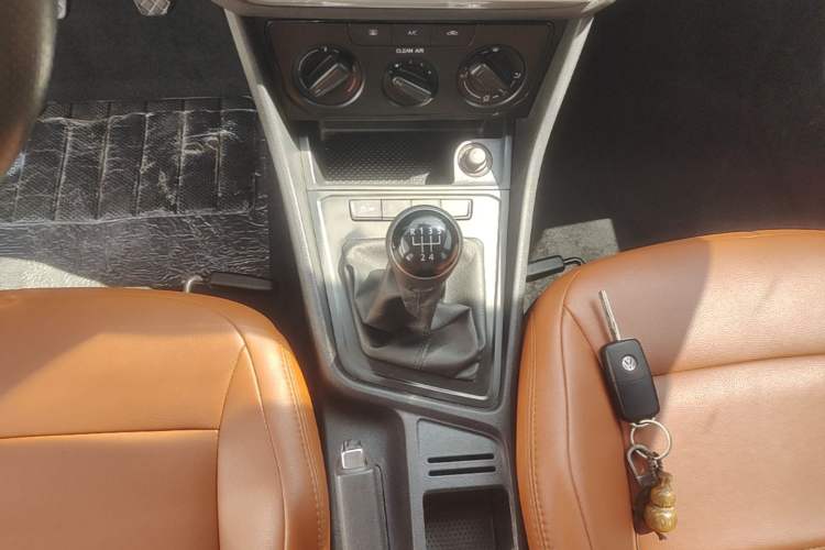 Used Volkswagen Lavida 2017 1.6L Manual Fashion Edition Gear Lever