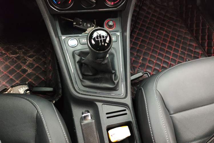 Used Volkswagen Lavida 2017 1.6L Manual Comfort Edition Gear Lever