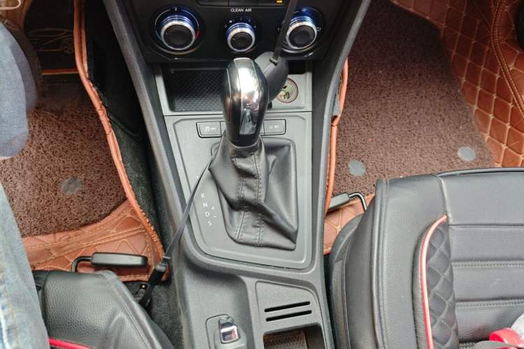 Used Volkswagen Lavida 2017 1.6L Automatic Fashion Edition Gear Lever