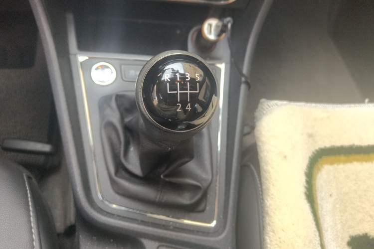 Used Volkswagen Lavida 2017 1.6L Manual Comfort Edition Gear Lever