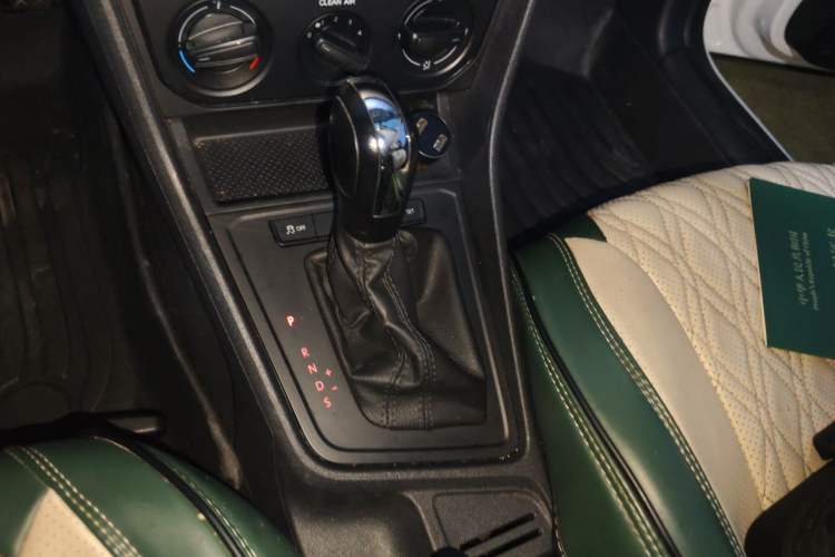 Used Volkswagen Lavida 2017 1.6L Automatic Fashion Edition Gear Lever
