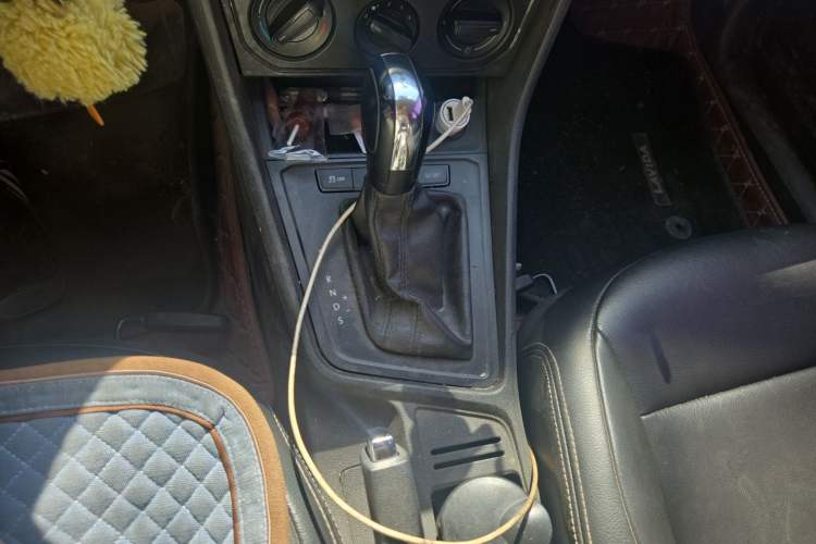 Used Volkswagen Lavida 2017 1.6L Automatic Fashion Edition Gear Lever
