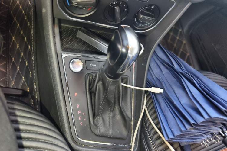 Used Volkswagen Lavida 2017 1.6L Automatic Comfort Edition Gear Lever