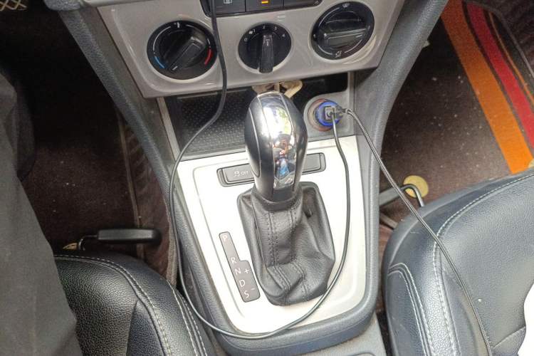 Used Volkswagen Lavida 2017 1.6L Automatic Fashion Edition Gear Lever