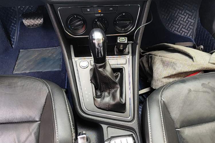 Used Volkswagen Lavida 2017 1.6L Automatic Comfort Edition Gear Lever