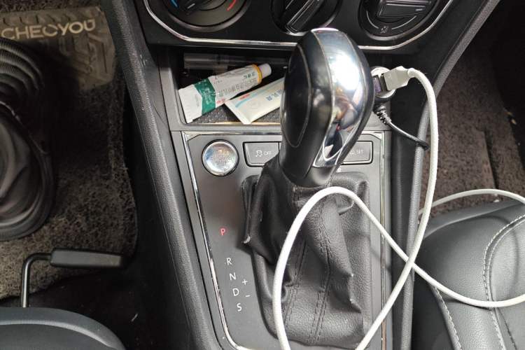 Used Volkswagen Lavida 2017 1.6L Automatic Comfort Edition Gear Lever