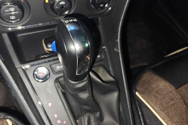 Used Volkswagen Lavida 2017 230TSI DSG Comfort Edition Gear Lever