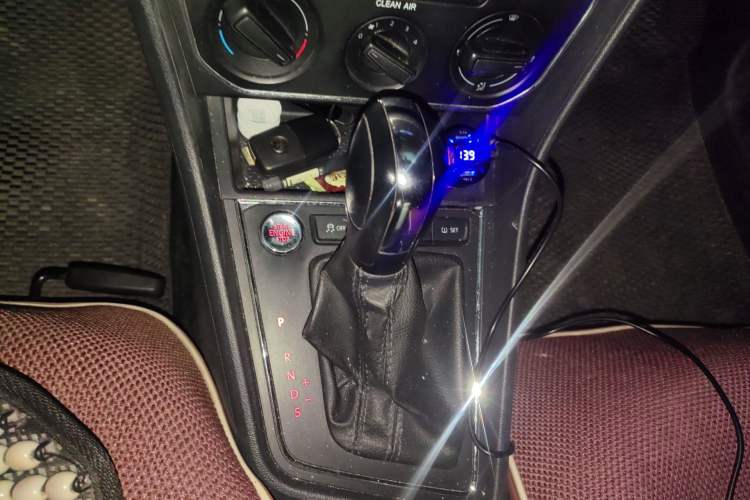 Used Volkswagen Lavida 2017 1.6L Automatic Comfort Edition Gear Lever