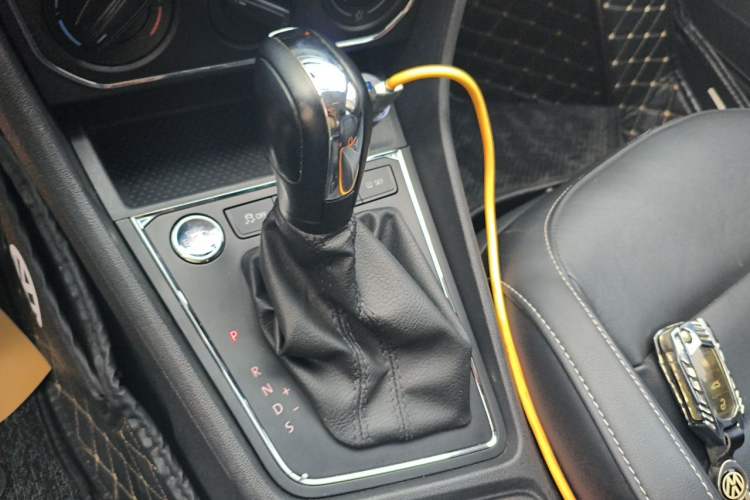 Used Volkswagen Lavida 2017 1.6L Automatic Comfort Edition Gear Lever