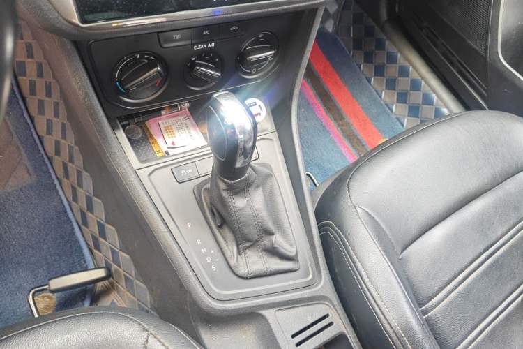 Used Volkswagen Lavida 2017 1.6L Automatic Fashion Edition Gear Lever