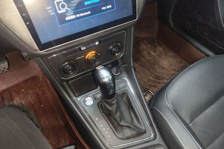 Used Volkswagen Lavida 2017 230TSI DSG Comfort Edition Gear Lever