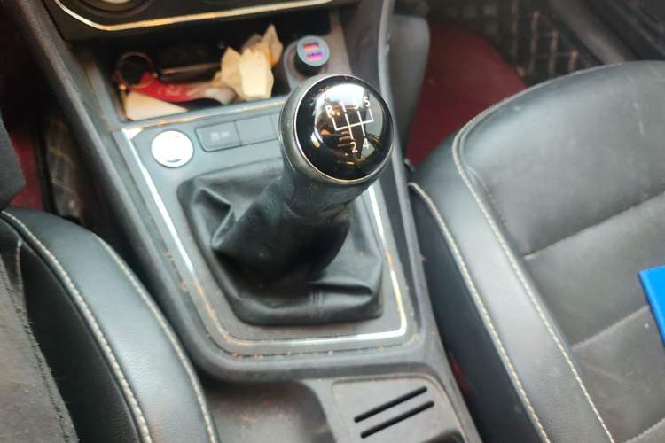Used Volkswagen Lavida 2017 1.6L Manual Comfort Edition Gear Lever