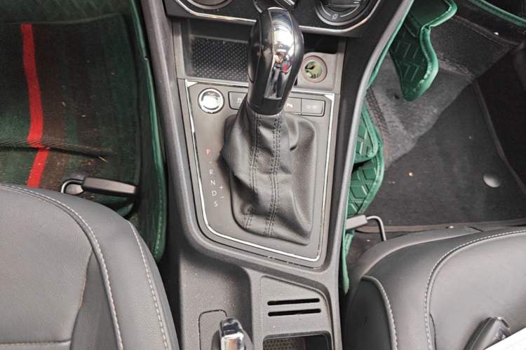 Used Volkswagen Lavida 2017 1.6L Automatic Comfort Edition Gear Lever