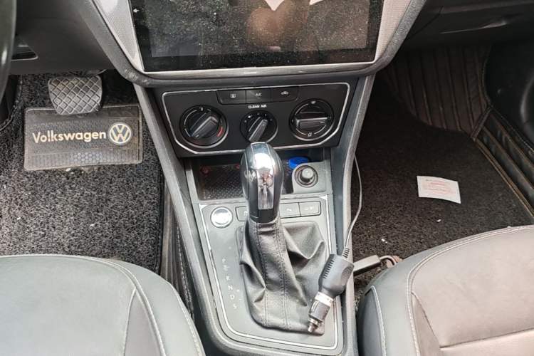Used Volkswagen Lavida 2017 1.6L Automatic Comfort Edition Gear Lever