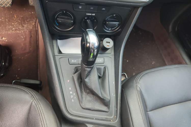 Used Volkswagen Lavida 2017 1.6L Automatic Fashion Edition Gear Lever