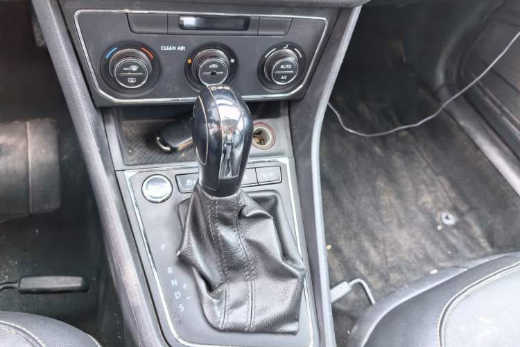 Used Volkswagen Lavida 2017 230TSI DSG Comfort Edition Gear Lever
