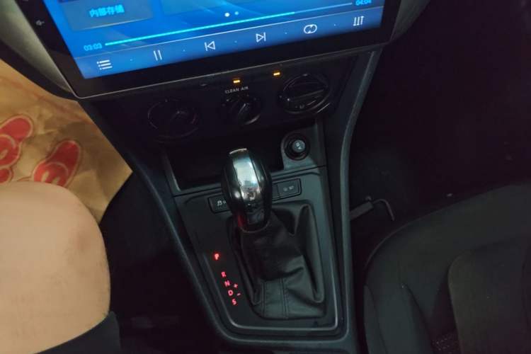 Used Volkswagen Lavida 2017 1.6L Automatic Fashion Edition Gear Lever