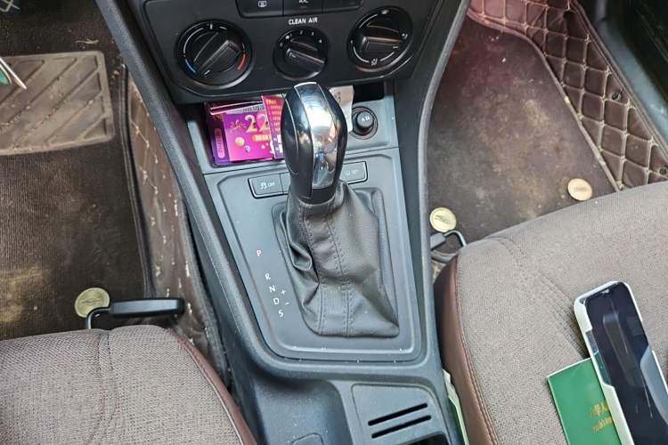 Used Volkswagen Lavida 2017 1.6L Automatic Fashion Edition Gear Lever