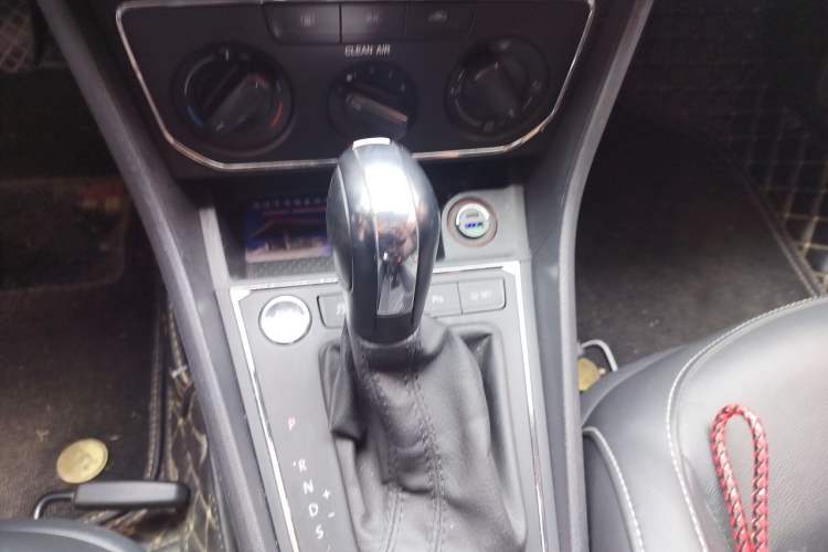Used Volkswagen Lavida 2017 1.6L Automatic Comfort Edition Gear Lever