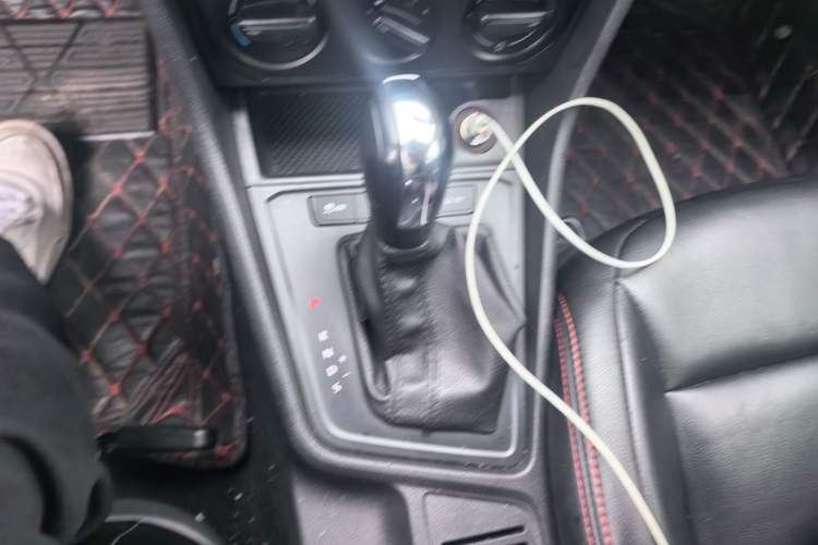 Used Volkswagen Lavida 2017 1.6L Automatic Fashion Edition Gear Lever