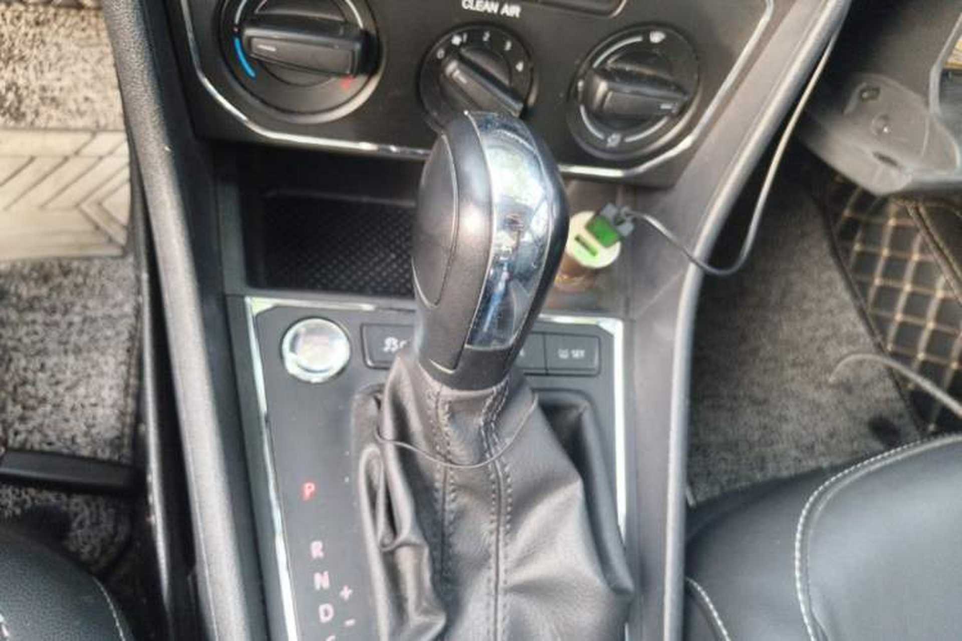 Used Volkswagen Lavida 2017 1.6L Automatic Comfort Edition Gear Lever
