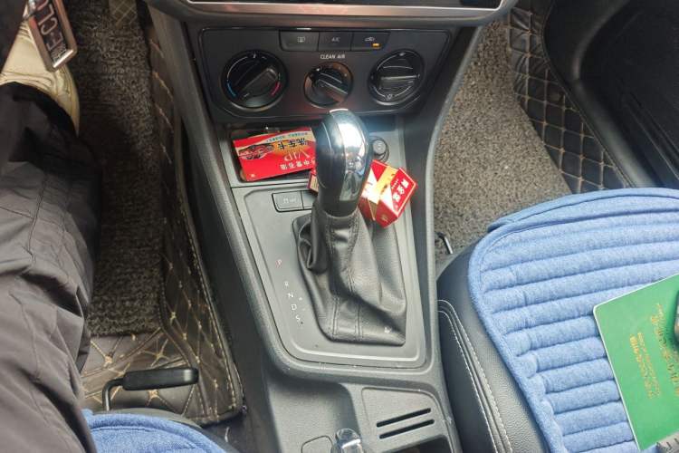 Used Volkswagen Lavida 2017 1.6L Automatic Fashion Edition Gear Lever
