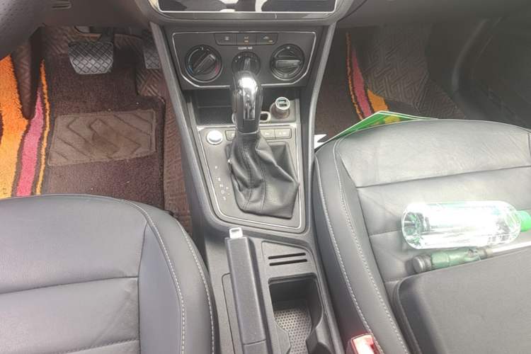 Used Volkswagen Lavida 2017 1.6L Automatic Comfort Edition Gear Lever