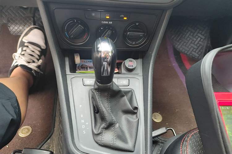 Used Volkswagen Lavida 2017 1.6L Automatic Fashion Edition Gear Lever