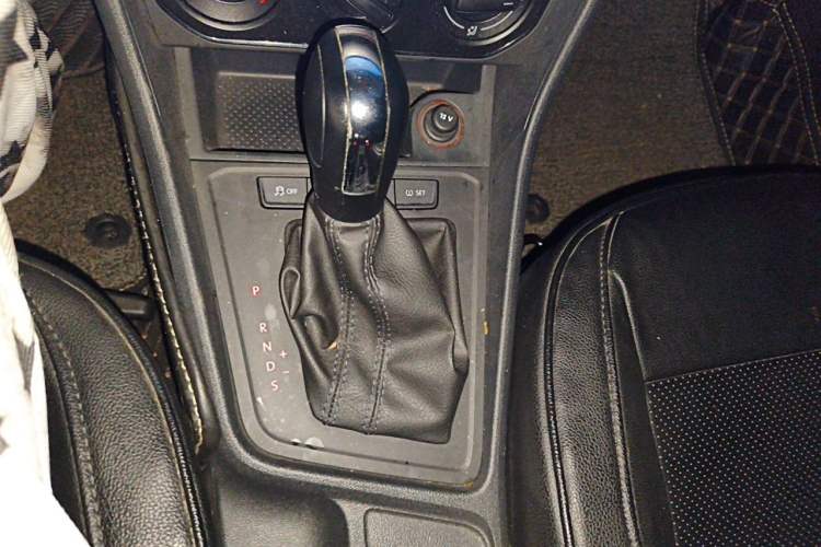 Used Volkswagen Lavida 2017 1.6L Automatic Fashion Edition Gear Lever