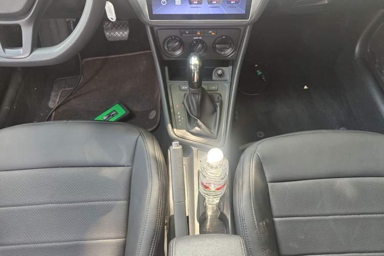 Used Volkswagen Lavida 2017 1.6L Automatic Fashion Edition Gear Lever