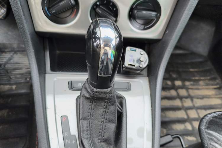 Used Volkswagen Lavida 2017 1.6L Automatic Fashion Edition Gear Lever