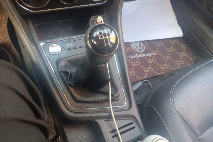Used Volkswagen Lavida 2017 1.6L Manual Comfort Edition Gear Lever