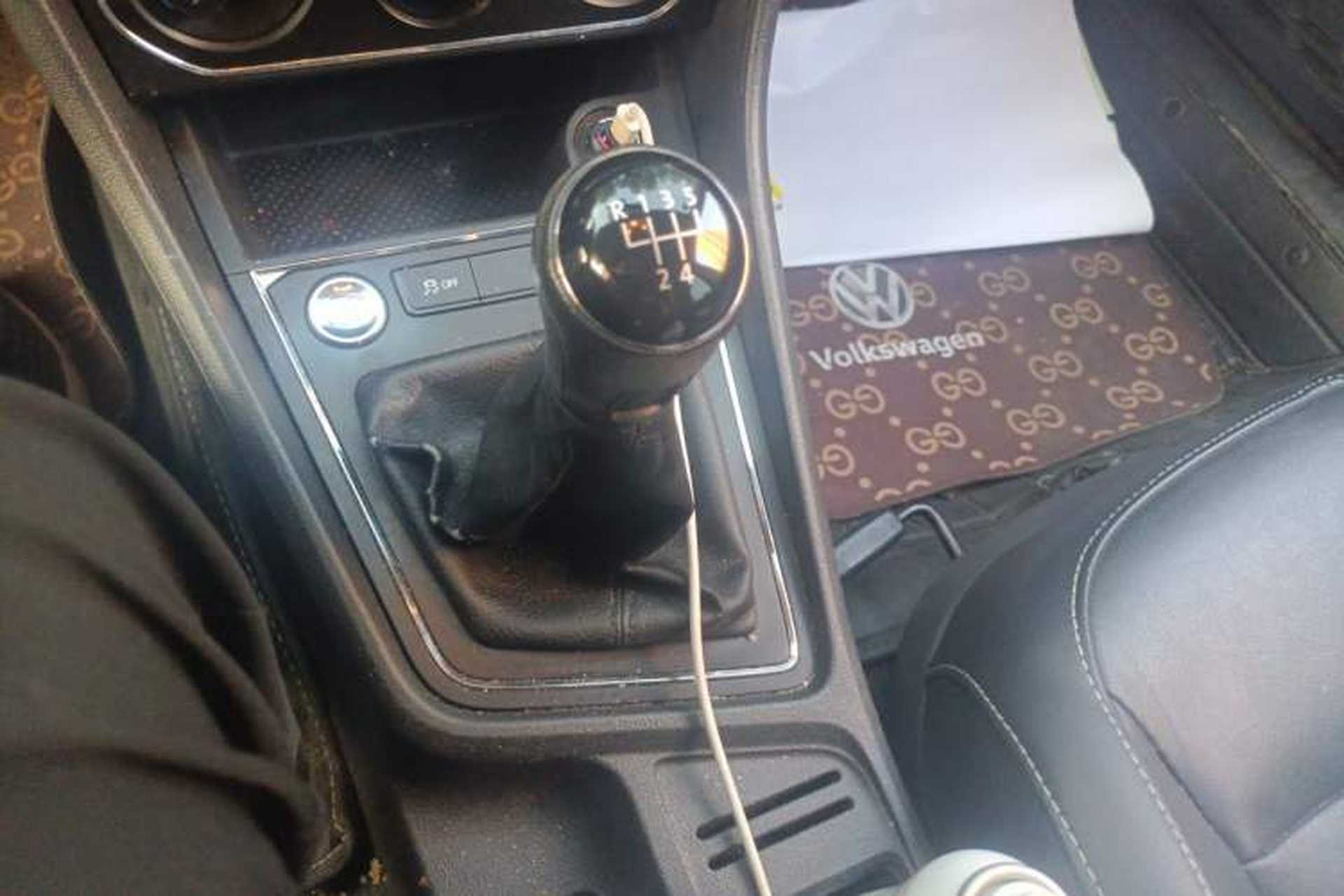 Used Volkswagen Lavida 2017 1.6L Manual Comfort Edition Gear Lever