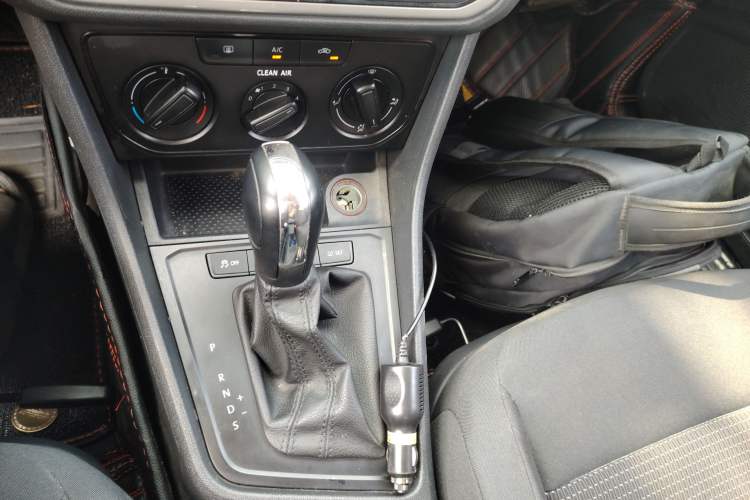 Used Volkswagen Lavida 2017 1.6L Automatic Fashion Edition Gear Lever