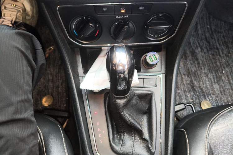 Used Volkswagen Lavida 2017 1.6L Automatic Comfort Edition Gear Lever