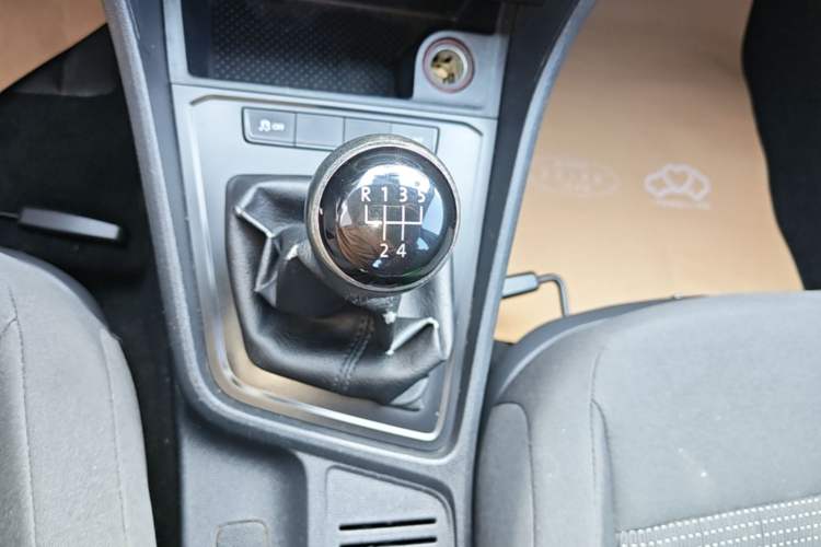 Used Volkswagen Lavida 2017 1.6L Manual Fashion Edition Gear Lever