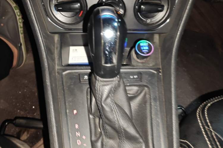 Used Volkswagen Lavida 2017 1.6L Automatic Fashion Edition Gear Lever