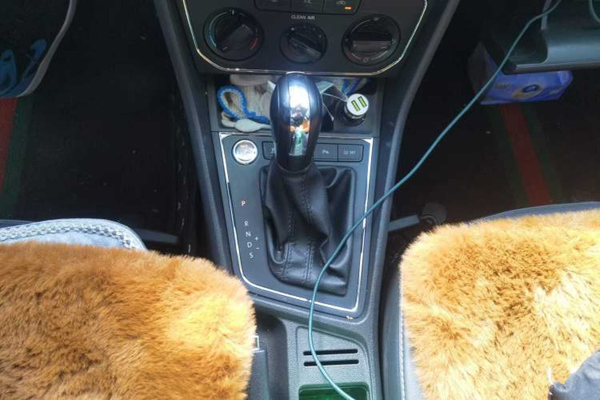 Used Volkswagen Lavida 2017 1.6L Automatic Comfort Edition Gear Lever