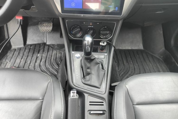 Used Volkswagen Lavida 2017 1.6L Automatic Comfort Edition Gear Lever