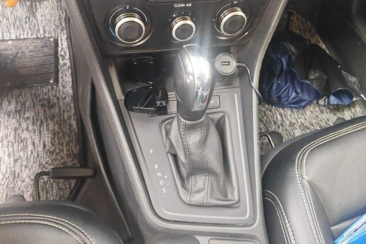 Used Volkswagen Lavida 2017 1.6L Automatic Fashion Edition Gear Lever